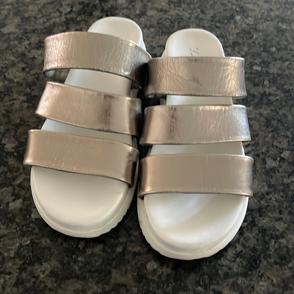 Simple vera wang size 5